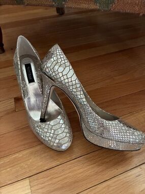White House Black Market Iridescent Silver Croc-Embossed Stiletto Pumps